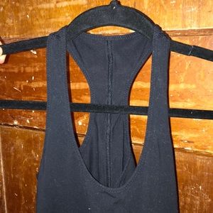 Lululemon tank - good condition but attracts lent